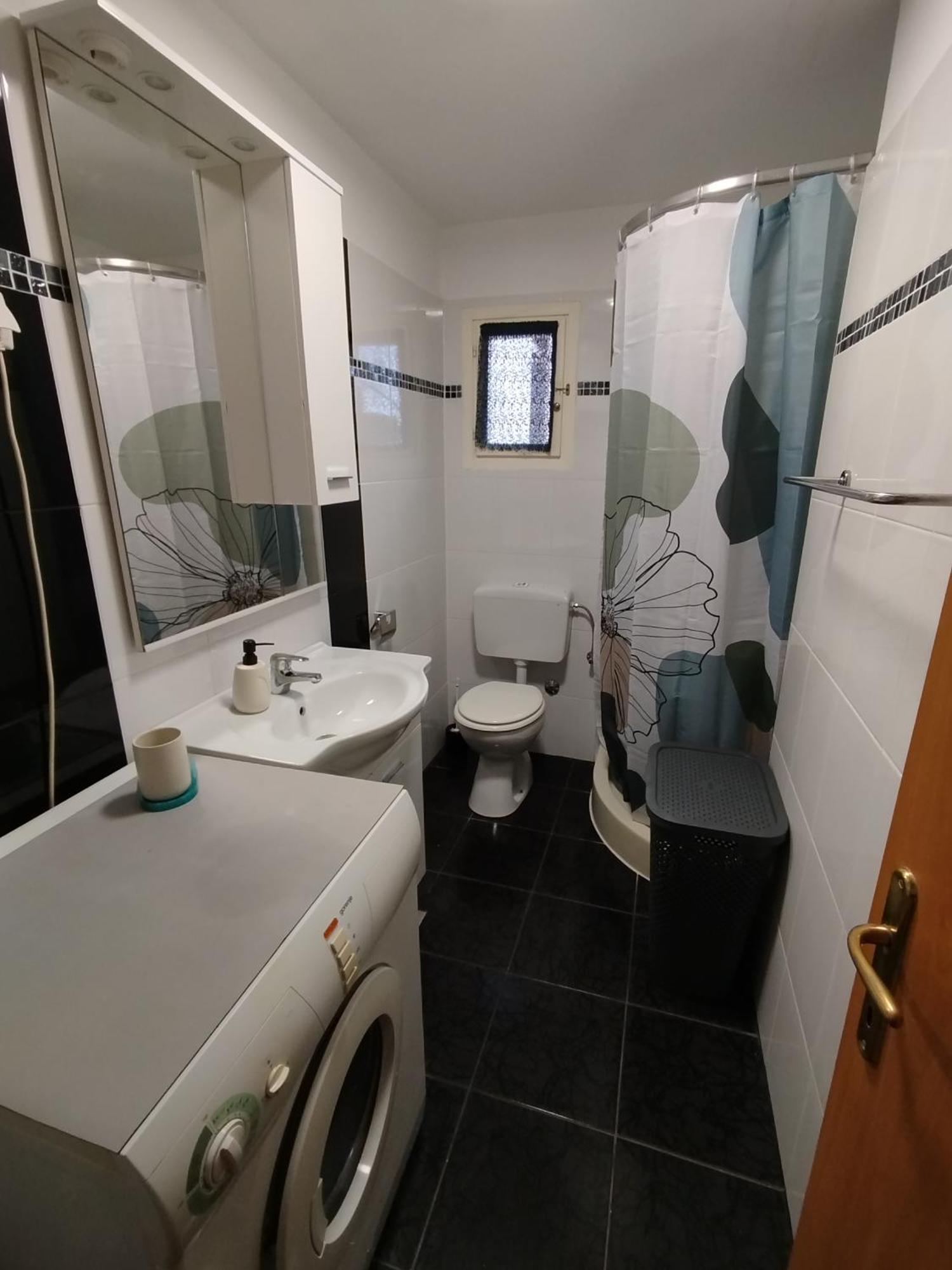 Apartma Jazbina *